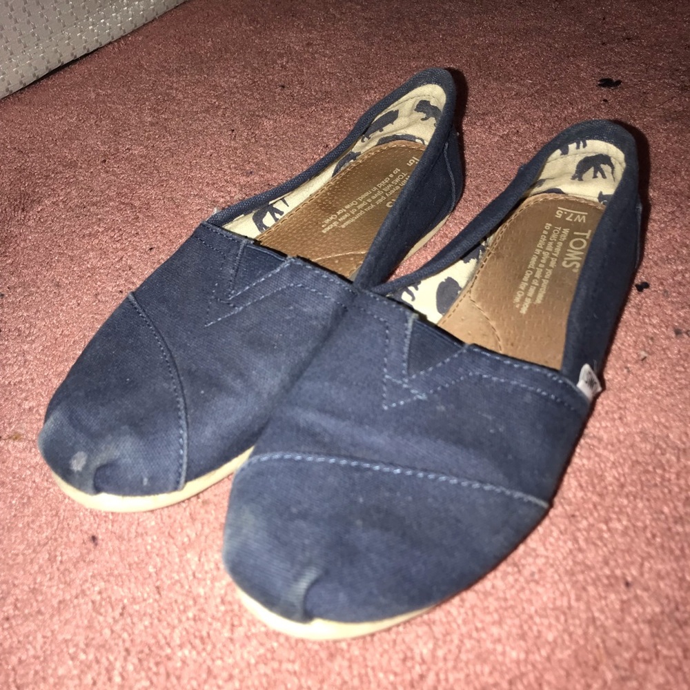 Navy blue toms.